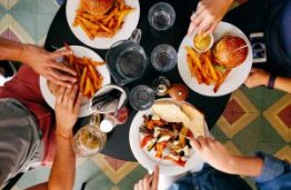 Maisto porcijų didėjimas: specialistai įspėja dėl galimos grėsmės